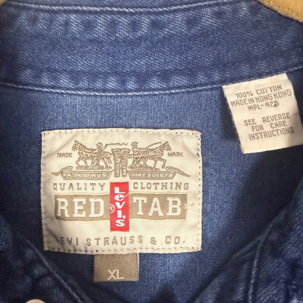 Levis levi red